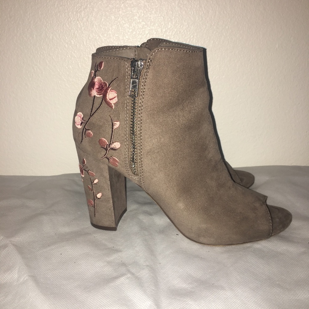 Candies floral embroidered boots sz. 7.5